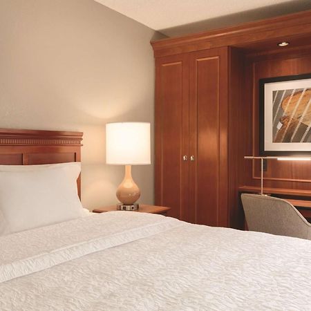 Hampton Inn Des Moines-Airport Kültér fotó