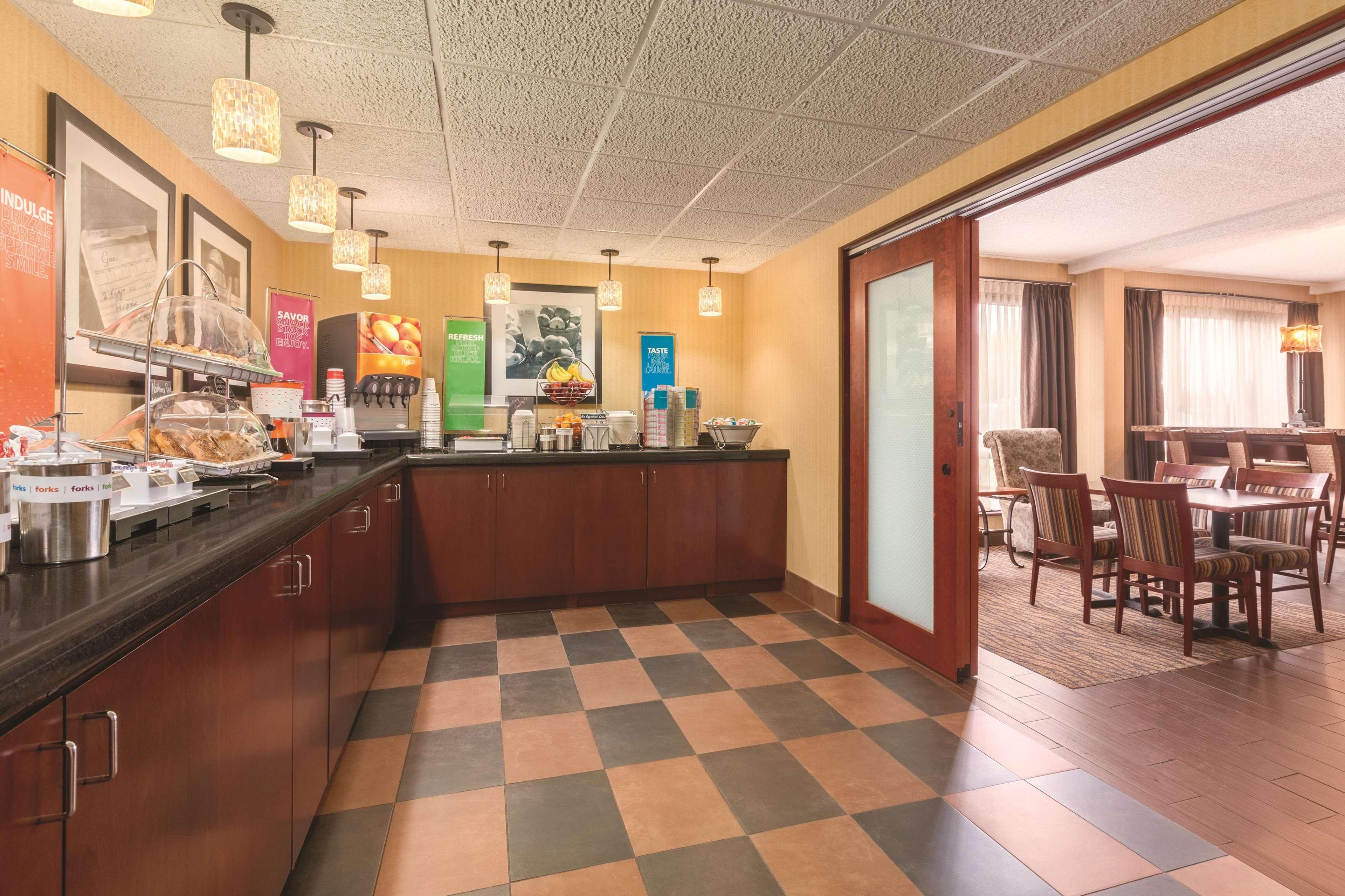 Hampton Inn Des Moines-Airport Kültér fotó