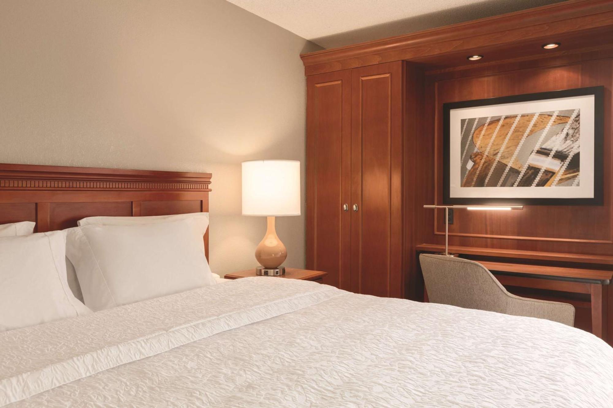 Hampton Inn Des Moines-Airport Kültér fotó