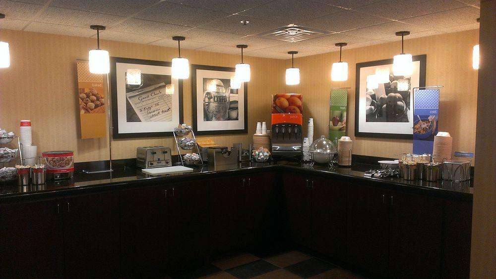 Hampton Inn Des Moines-Airport Kültér fotó