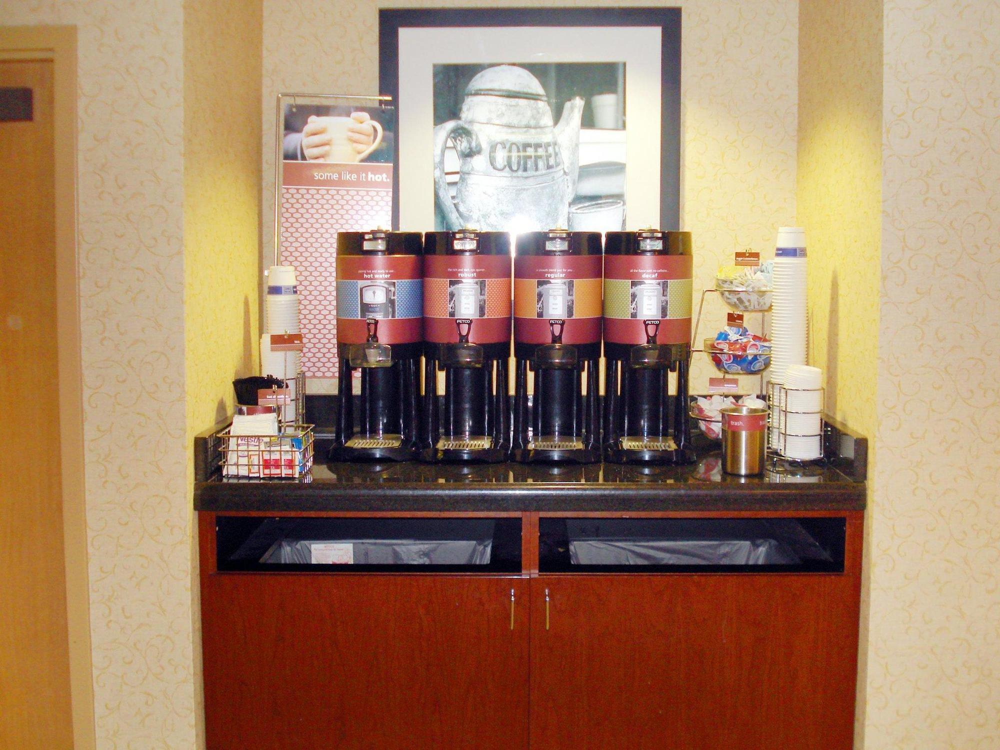 Hampton Inn Des Moines-Airport Kültér fotó